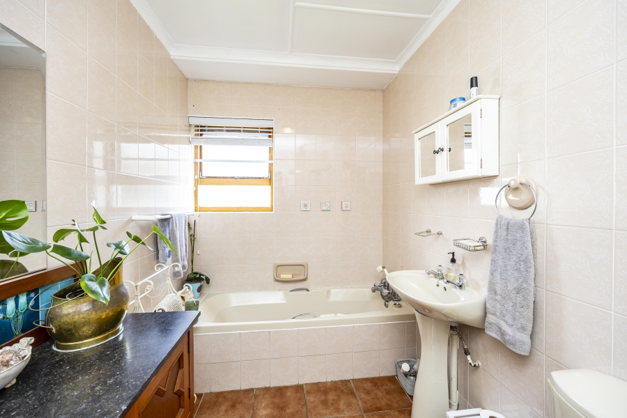 4 Bedroom Property for Sale in Bonza Bay Eastern Cape